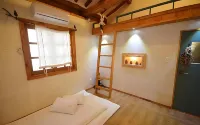 Jeonju Hanok Village under Mountain Pension