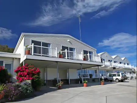 A Great Ocean View Motel