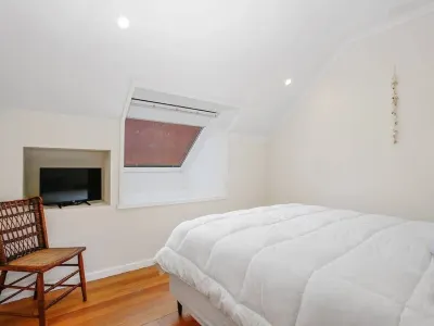 SALT - Steps from the beach and main street - fully renovated