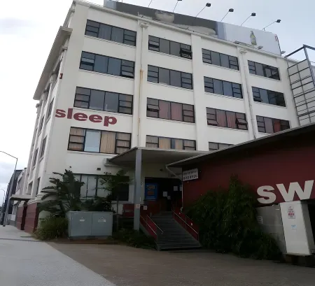 Bunk Brisbane Отели рядом с достопримечательностью «Cloudland»