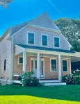 Charming 3-bedroom w/loft.New Construction home with AC,WiFi. Short walk to town