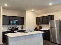 Charming 4-bedroom house in Anna with WiFi and AC 安娜酒店