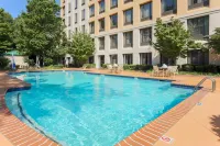 DoubleTree by Hilton Atlanta Airport - Pools