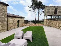 Complete House with the best of a rural environment and just 1km from the beach Hotels in Laxe