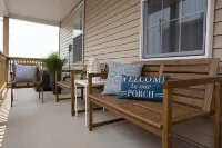 Fully Renovated 3 Bedroom 2 Bath  Apartment 1.5 Blocks from the Beach