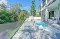 5bdr/5.5ba Modern Oasis with outdoor Gym, Cold Plunge, Heated Pool & Jacuzzi