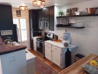 Overlooking Amazing Pool, 2 King en suite Condo, location, location, location!