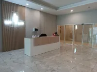 18th Floor Luxury Condo with Pool
