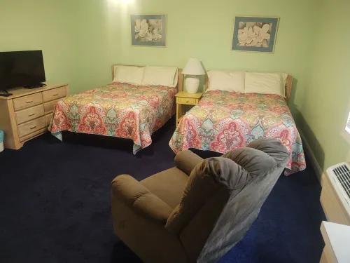 Extra large first floor condo with indoor & outdoor pools, close to the beach.