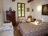 Charming apartment in a Provencal country house, private beach, riverside