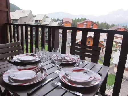 IN THE MASSIF OF DEVOLUY, FLAT COMFORTABLE WITH BALCONY Отели в г. Аньер-ан-Деволюи