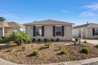 The Villages Courtyard Villa – Private Yard, Golf Cart Included, Pools Nearby