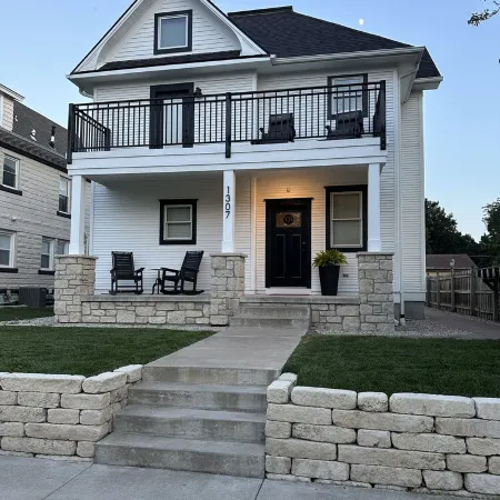 Thompson House #3-Overlooking City Park. Walk to Campus, Aggieville & Downtown