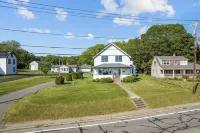 Waterfront Oasis w/ Private Pool & EPIC Views - Sakonnet Sunset Manor, Tiverton