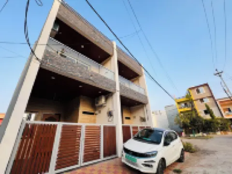 Home Escape Azure 3BHK Bunglow Near Apollo DB City Hotels in 