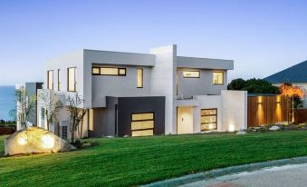 Bayview Luxe Entertainer Pool & World Class View