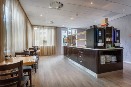 Joy Hotel Отели в г. Abcoude