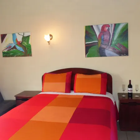 La Casa Amarilla