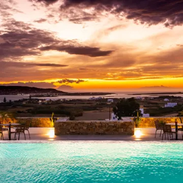 Kouros Blanc Resort & Suites