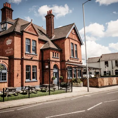The Queen's Head Hotels near Hampton Wick