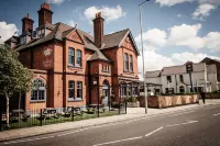 The Queen's Head Hotels near Kingston Business School