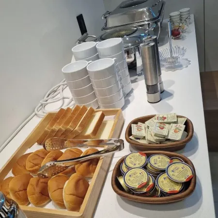 JungGam Hotel Отели рядом с достопримечательностью «Университет Чхонджу»