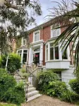 Burlington Townhouse Hotel a 