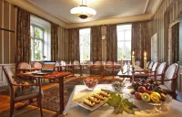 Åkeshofs Slott Hotels in Bromma