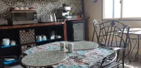 Mapleton Peaceful Provence Bnb - parking