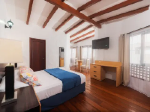 Hostal North Seymour Hotels near Astrea