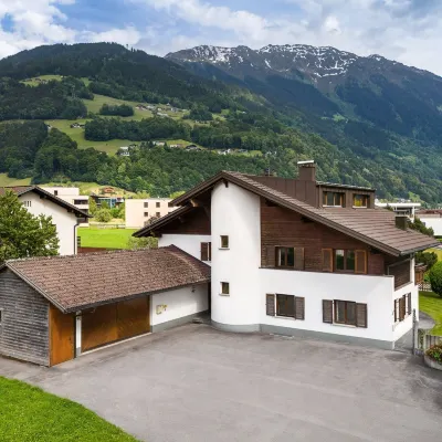 Alpenblick Appartements - 3-zimmer Dachgeschoss Hotels near Zamangbahn