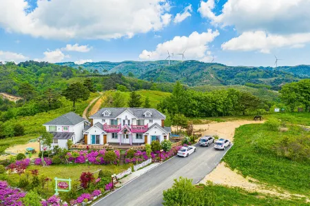 Pungcha & Herb Pension Отели рядом с достопримечательностью «Daegwallyeong Sheep Farm»