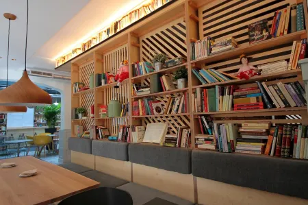 H Complutum Отели рядом с достопримечательностью «Museo de Esculturas al Aire Libre FINAL»