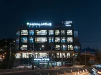 Yeosu Paradise Spa Pension Отели рядом с достопримечательностью «Мемориальная башня «Чхунхонтоп»»