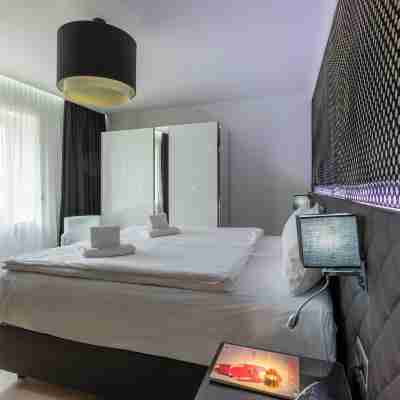 The Queen Luxury Apartments - Villa Medici Rooms