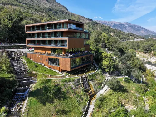 Uji I Ftohte Hotel Hotel a Tepelene District