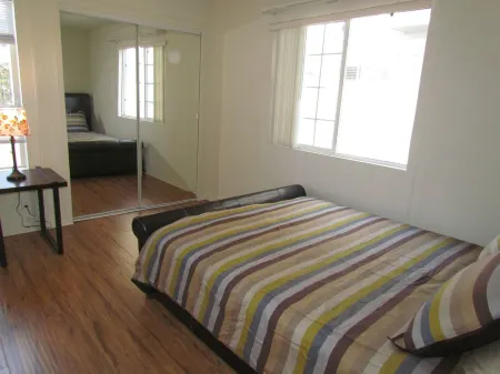 Peach Blossom Across from the Beach Отели рядом с достопримечательностью «Newport Beach Pier»