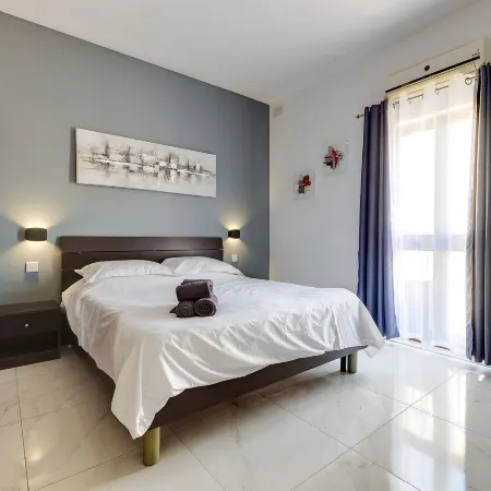 Idyllic Apartment Steps from the Promenade