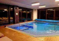 Pensiunea Mai - Pool