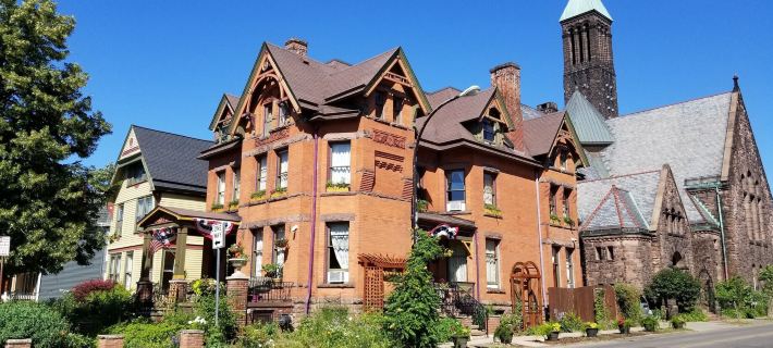 Buffalo Harmony House Hotels in Buffalo