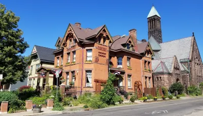 Buffalo Harmony House Hotels in Buffalo
