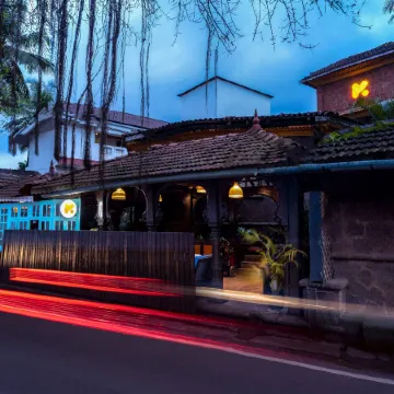 Madpackers Goa Anjuna - Bar & Pool
