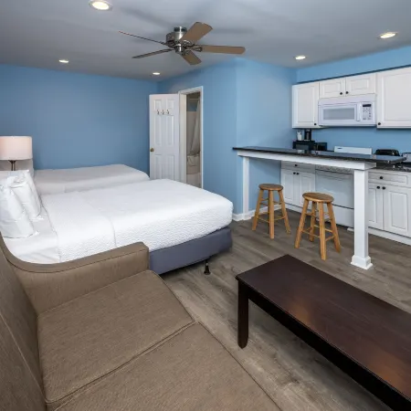 Commander Beach House Hotel
