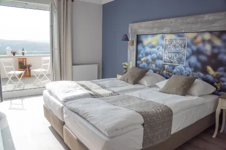 Winzerhotel Trautwein Отели в г. Орбис