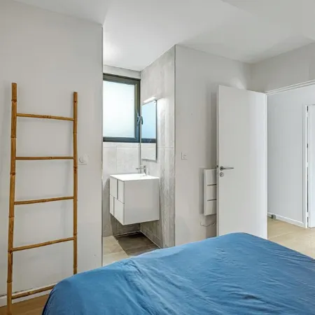 Apartment with garden