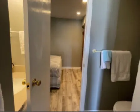 Dec Christmas Discount! PlusJan Disc for 29 Day Booking. Business/ TravelNurse