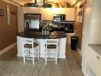 The Sunny Place Apt. 1/Bed F/B W/D full kitchen sunroom deck فنادق في Port Deposit