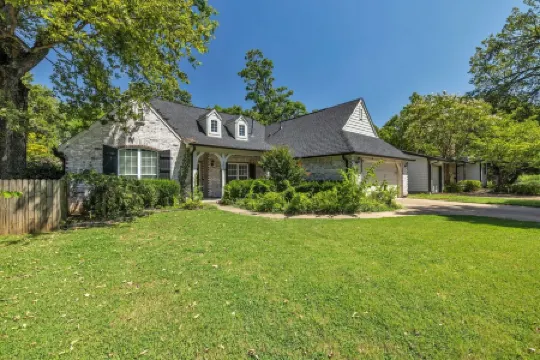 Jacuzzi Tub-Walk to Dining & Shopping-Garage Parking