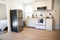 Cozy 2bdrm Apt. Walk  downtown bring your pets