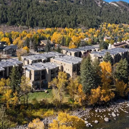 Riverfront 2BR2BA Condo. Sauna, Pool & Hot Tub. Minutes to Vail & Beaver Creek.